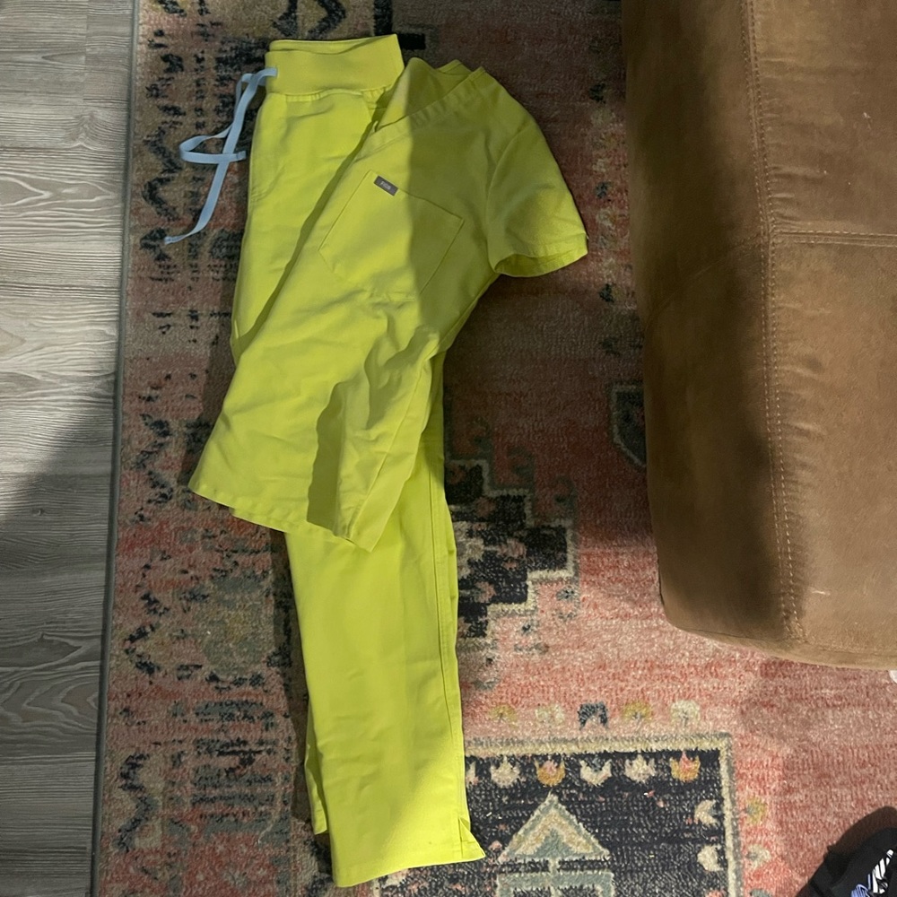 Figs Citrine Set, VGUC, Xsmall top, small bottoms (small mark on pants leg)